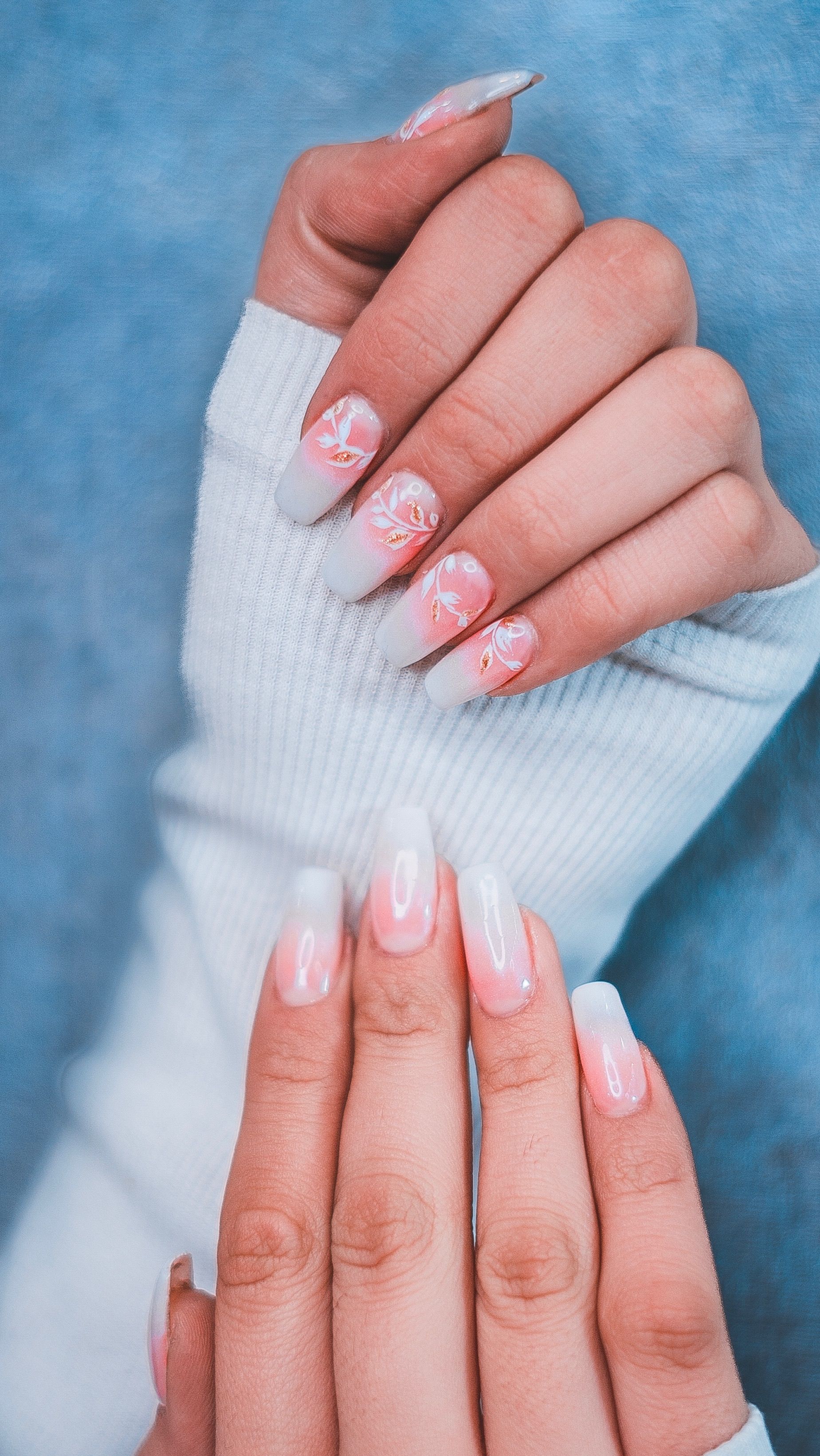 Manicure w subtelnym odcieniu, wykonany z dbałością o detal